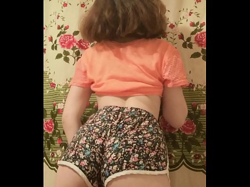 ❤️ Seksi mlada bejba se pred kamero sleče s kratkih hlač ️❌ Domače porniče pri nas ❤